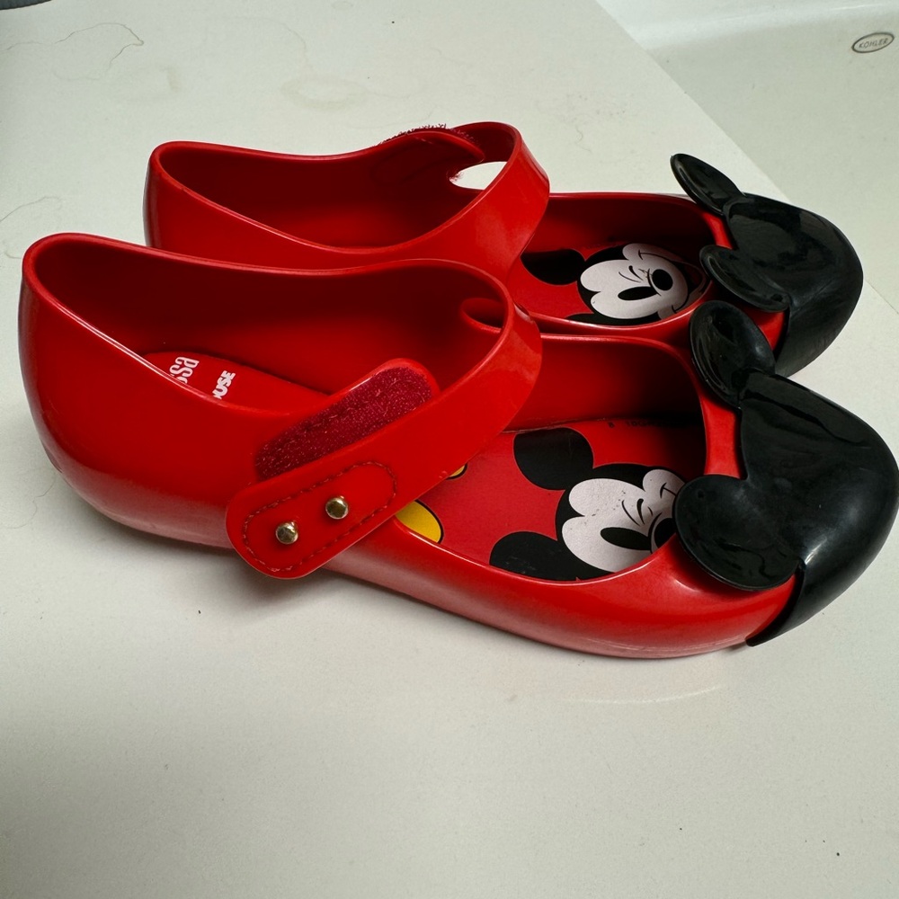 Mini Melissa toddler size 12